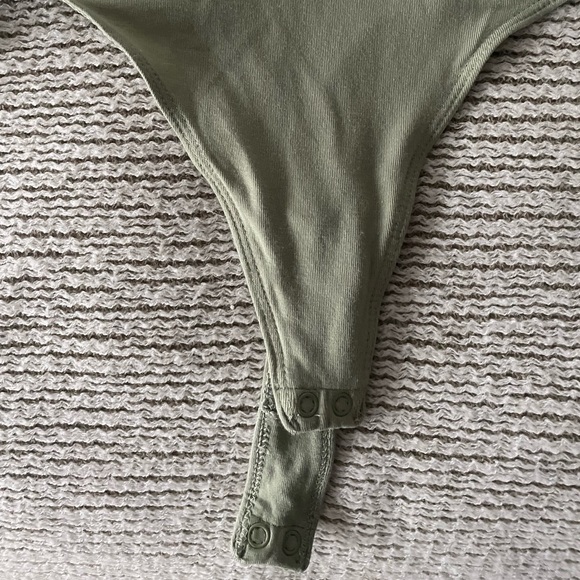 EUC Wilfred Women’s Long Sleeve Crewneck Sage Green Thong Bodysuit Size XS - Picture 8 of 8